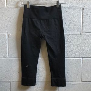lululemon athletica Pants - Lululemon gray crop leggings sz 4 60693 lululemon athletica Pants - Lululemon gray crop leggings sz 4 60693